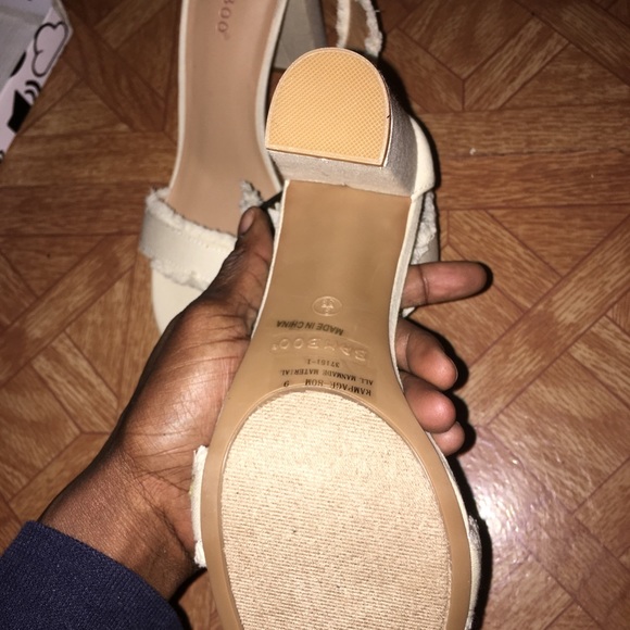 Cute Cream Sandals - Picture 3 of 3